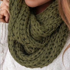 UOI Infinity Scarf🍂